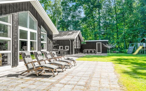 Patrice - 300M from the Sea: Hout, Huis, Veranda, Dek, Hardwood, Dak, Beits, Houten Vloer, Eco Hotel