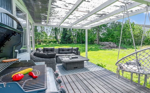 Galt - 500M from the Sea: Hout, Huis, Veranda, Dek, Hardwood, Dak, Beits, Houten Vloer, Eco Hotel