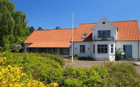 Øthulf - 200M from the Sea: Hout, Dak, Architectuur, Huis, Huis, Verblijf, Siding, Hardwood, Helling, Landgoed