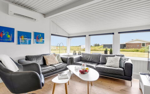 Hejdi - 650M from the Sea: Interieur Ontwerp, Plafond, Flooring, Bankstel, Verdieping, Huis, Meubilair, Woonkamer, Ontwerp