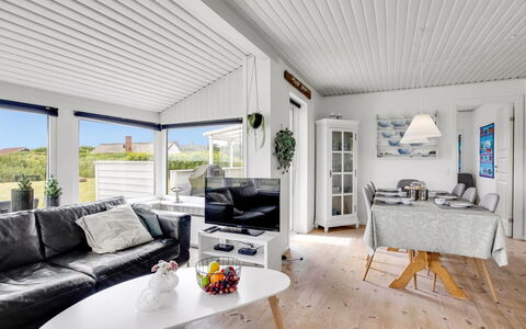 Hejdi - 650M from the Sea: Huis, Meubilair, Huis, Interieur Ontwerp, Plafond, Deur, Bankstel, Woonkamer, Verblijf