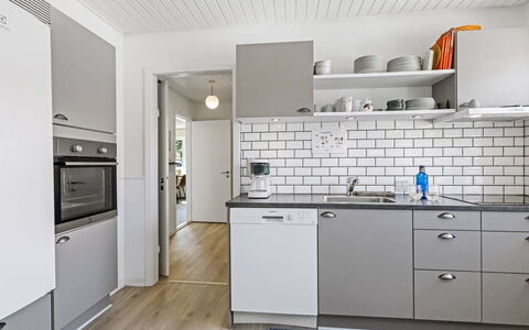Ancel - 1.5Km to the Fjord: Keuken, Countertop, Toestel Van De Keuken, Cabinetry, Flooring, Interieur Ontwerp, Major Appliance, Hout, Verdieping, Lade