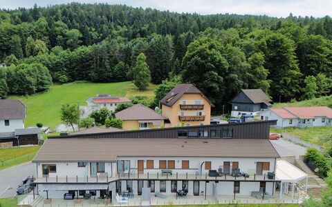Reifnitz 300: Huis, Woongebied, Dak, Huis, Menselijke Nederzetting, Verblijf, Voorstad, Landgoed, Dorp, Balkon