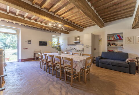 Le Casaline Di Sopra, Massa Marittima: Tafel, Meubilair, Eigendom, Bankstel, Kamerplant, Hout, Venster, Interieur Ontwerp, Flooring, Verdieping