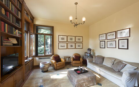 Villa Paola In Padova With Ac: Eigendom, Bankstel, Hout, Interieur Ontwerp, Verlichting, Gebouw, Architectuur, Plank, Woonkamer