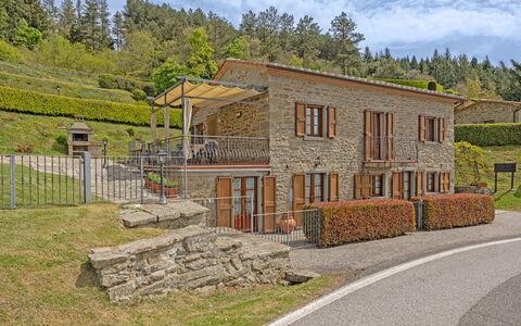 La Montana: Fabriek, Lucht, Gebouw, Venster, Eigendom, Wolk, Boom, Huis, Land Lot, Natuurlijk Landschap