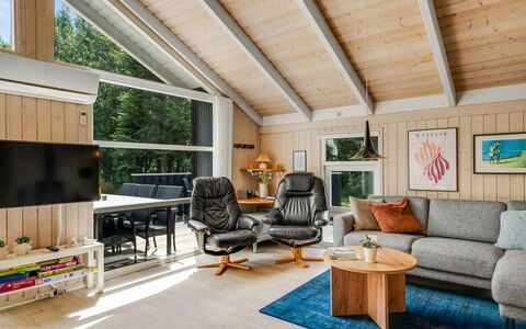 Amundi - 500M from the Sea: Interieur Ontwerp, Meubilair, Hout, Plafond, Flooring, Woonkamer, Bankstel, Verdieping, Kamer, Houten Vloer