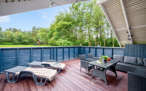 Giselle - 10Km from the Sea: Meubilair, Interieur Ontwerp, Flooring, Verdieping, Plafond, Kamer, Stoel, Tafel, Appartement, Keuken En Eettafel