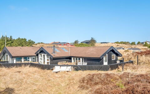 Emin - 700M from the Sea: Huis, Dak, Huis, Verblijf, Landgoed, Boerderij, Veranda, Siding, Villa