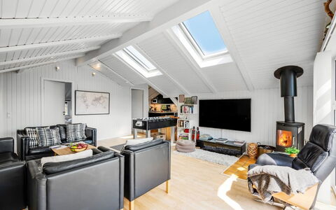 Emin - 700M from the Sea: Interieur Ontwerp, Meubilair, Flooring, Plafond, Hout, Verdieping, Verlichting, Kamer, Woonkamer, Houten Vloer