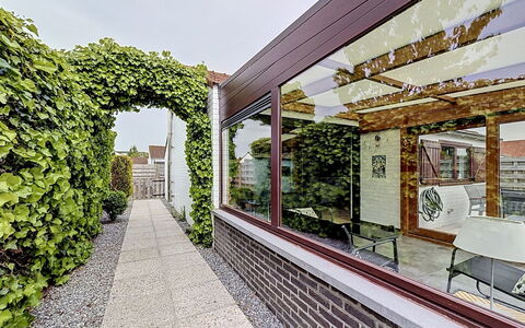 Reynaertpark with Parking: Architectuur, Struik, Tuin, Schaduw, Werf, Daylighting, Landscaping, Steen, Kamerplant, Binnenplaats