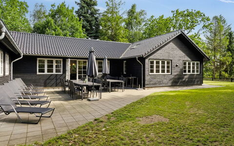 Jalina - 200M from the Sea: Zwembad, Buitenmeubels, Meubilair, Toevlucht, Flagstone, Eco Hotel, Schaduw, Stoel, Vrije Tijd, Landgoed