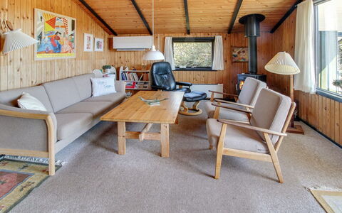 Srebrenka - 1.2Km from the Sea: Hout, Meubilair, Plafond, Interieur Ontwerp, Bankstel, Flooring, Woonkamer, Verdieping, Kamer, Huis