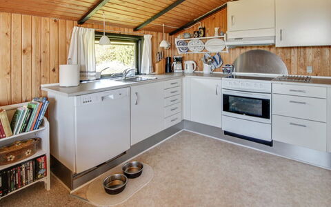 Srebrenka - 1.2Km from the Sea: Interieur Ontwerp, Keuken, Flooring, Verdieping, Plafond, Meubilair, Major Appliance, Huis, Countertop, Kamer