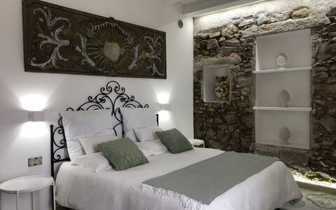 San Noto House With Pool Ac Wifi: Meubilair, Eigendom, Fotolijst, Fabriek, Comfort, Gebouw, Bed Frame, Interieur Ontwerp, Hout, Verlichting