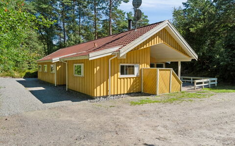 Freija - 800M from the Sea: Hout, Dak, Architectuur, Huis, Huis, Verblijf, Siding, Hardwood, Helling, Landgoed