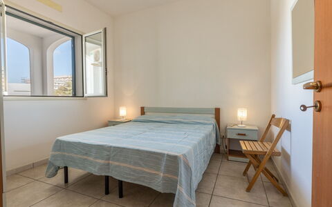 Andromeda Apartment In Gallipoli: Eigendom, Meubilair, Comfort, Venster, Hout, Gebouw, Textiel, Bed, Flooring, Interieur Ontwerp