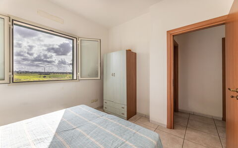 Andromeda Apartment In Gallipoli: Meubilair, Gebouw, Hout, Venster, Flooring, Interieur Ontwerp, Verdieping, Schaduw, Verf