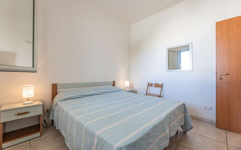 Andromeda Apartment In Gallipoli: Meubilair, Eigendom, Gebouw, Comfort, Azure, Hout, Textiel, Bed Frame, Bed