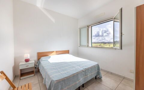 Andromeda Apartment In Gallipoli: Meubilair, Eigendom, Gebouw, Comfort, Hout, Textiel, Bed Frame, Venster, Interieur Ontwerp