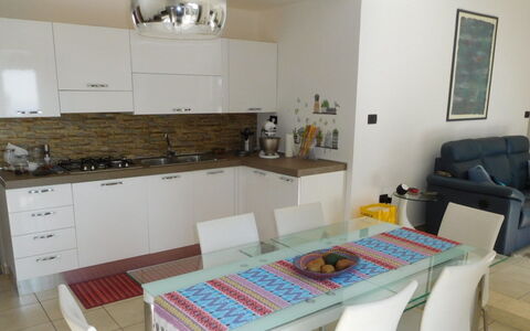 Loft San Giovanni in Gallipoli: Cabinetry, Eigendom, Countertop, Meubilair, Kraan, Wastafel, Gootsteen, Interieur Ontwerp, Fotolijst, Bankstel