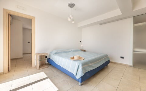 Loft San Giovanni in Gallipoli: Interieur Ontwerp, Flooring, Verdieping, Slaapkamer, Plafond, Bed, Kamer, Meubilair, Laken, Bedding