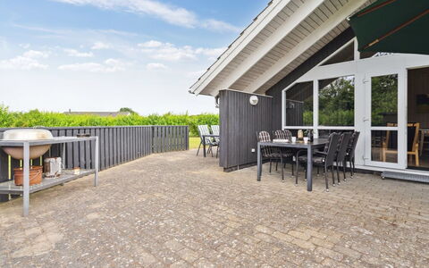 Siggi - 800M from the Sea: Hout, Huis, Schaduw, Verblijf, Veranda, Dek, Landgoed, Hardwood, Ontwerp