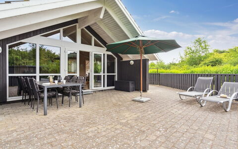 Siggi - 800M from the Sea: Hout, Huis, Schaduw, Dek, Veranda, Hardwood, Verblijf, Landgoed, Toevlucht, Plank