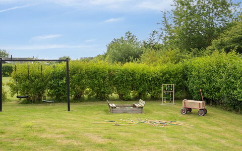 Siggi - 800M from the Sea: Gras, Struik, Tuin, Land Lot, Gazon, Weide, Pasture, Schaduw, Landscaping