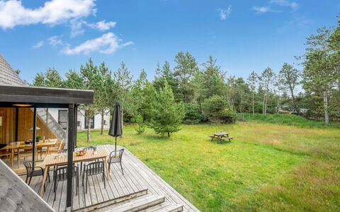 Peta - 1.6Km from the Sea: Dak, Huis, Huis, Verblijf, Deur, Siding, Landgoed, Gazon, Werf, Veranda
