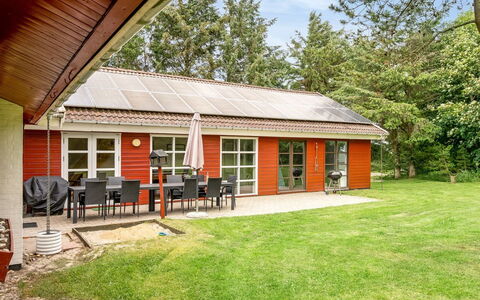 Aisling - 700M from the Sea: Blauw, Struik, Verblijf, Groundcover, Tuin, Landgoed, Schaduw, Landscaping, Boerderij, Eco Hotel