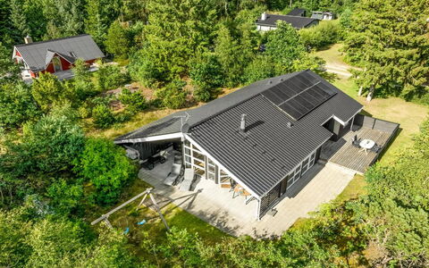 Brunetta - 350M from the Sea: Hout, Huis, Veranda, Dek, Hardwood, Dak, Beits, Houten Vloer, Eco Hotel