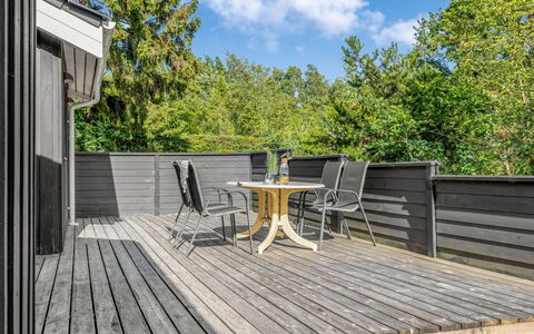 Brunetta - 350M from the Sea: Hout, Huis, Veranda, Dek, Hardwood, Dak, Beits, Houten Vloer, Eco Hotel