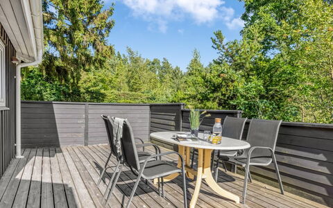 Brunetta - 350M from the Sea: Hout, Huis, Veranda, Dek, Hardwood, Dak, Beits, Houten Vloer, Eco Hotel