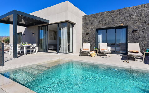 Yucas 1: Water, Eigendom, Lucht, Zwembad, Gebouw, Azure, Blauw, Schaduw, Verlichting, Interieur Ontwerp