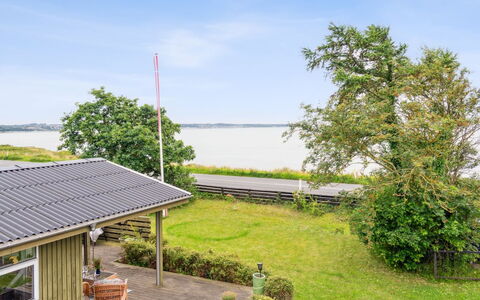 Konsta - 50M from the Sea: Hout, Dak, Architectuur, Huis, Huis, Verblijf, Siding, Hardwood, Helling, Landgoed