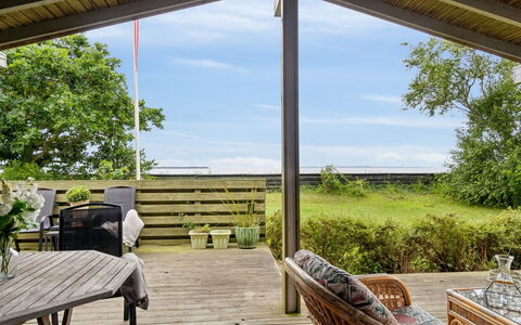 Konsta - 50M from the Sea: Hout, Dak, Architectuur, Huis, Huis, Verblijf, Siding, Hardwood, Helling, Landgoed