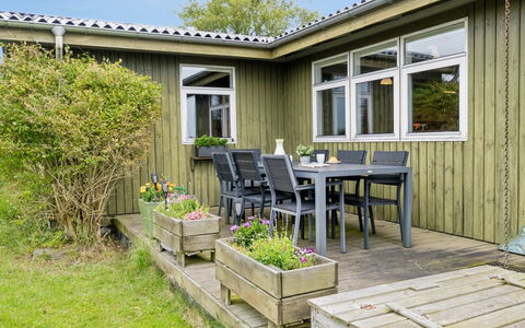 Konsta - 50M from the Sea: Hout, Dak, Architectuur, Huis, Huis, Verblijf, Siding, Hardwood, Helling, Landgoed