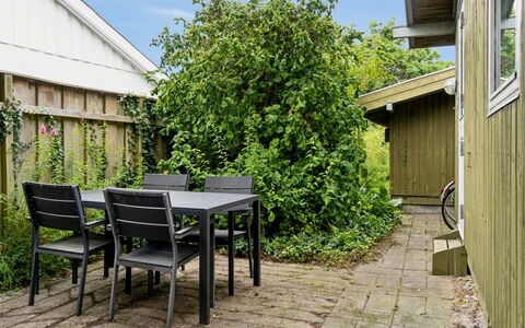 Konsta - 50M from the Sea: Hout, Dak, Architectuur, Huis, Huis, Verblijf, Siding, Hardwood, Helling, Landgoed