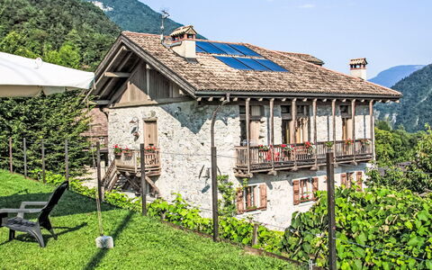 La Meridiana: Fabriek, Lucht, Eigendom, Gebouw, Venster, Berg, Natuurlijk Landschap, Verblijf, Huis, Land Lot