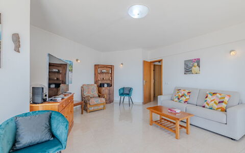 Excellent Seafront & Seaview: Flooring, Interieur Ontwerp, Verdieping, Meubilair, Plafond, Appartement, Stoel, Woonkamer, Keuken En Eettafel
