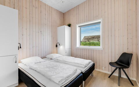Marius - 400M from the Sea: Hout, Slaapkamer, Freezing, Sneeuw, Plank, Winter, Bed, Bedding, Hardwood, Bed Frame