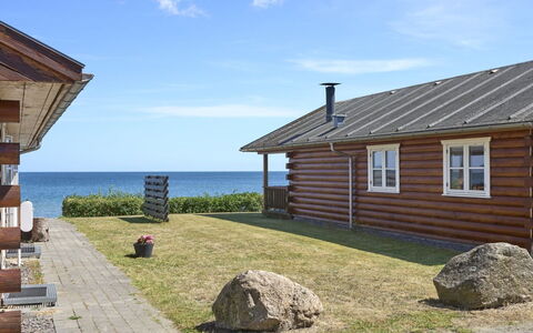 Stille - 10M from the Sea: Hout, Huis, Veranda, Dek, Hardwood, Dak, Beits, Houten Vloer, Eco Hotel