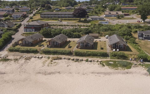 Stille - 10M from the Sea: Hout, Huis, Veranda, Dek, Hardwood, Dak, Beits, Houten Vloer, Eco Hotel