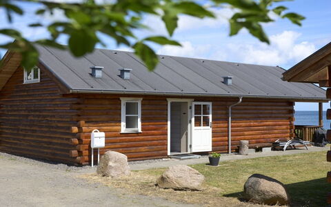 Stille - 10M from the Sea: Hout, Huis, Veranda, Dek, Hardwood, Dak, Beits, Houten Vloer, Eco Hotel
