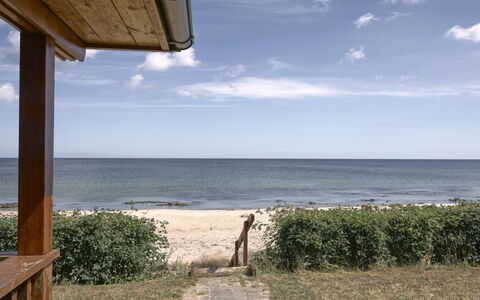 Stille - 10M from the Sea: Hout, Huis, Veranda, Dek, Hardwood, Dak, Beits, Houten Vloer, Eco Hotel