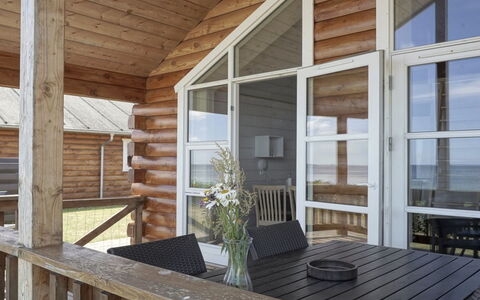 Stille - 10M from the Sea: Hout, Huis, Veranda, Dek, Hardwood, Dak, Beits, Houten Vloer, Eco Hotel