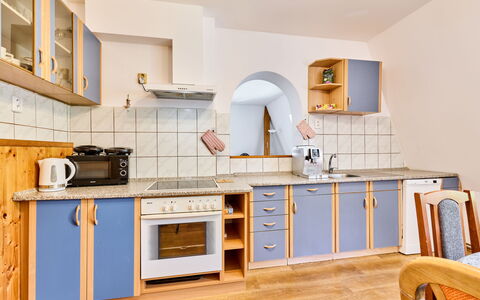 Desná V Jizerských Horách 841: Hout, Interieur Ontwerp, Flooring, Verdieping, Keuken, Meubilair, Plafond, Kamer, Countertop, Cabinetry