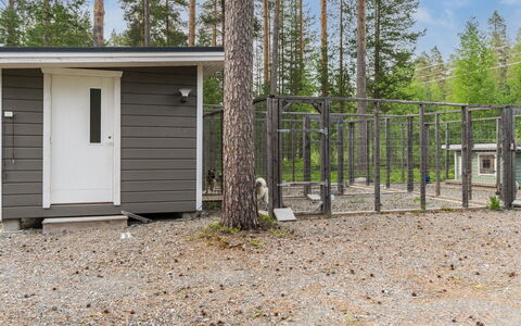 Levähdys: Meubilair, Stoel, Buitenmeubels, Tafel, Hout, Buitentafel, Keuken En Eettafel, Schaduw, Tuin, Paraplu
