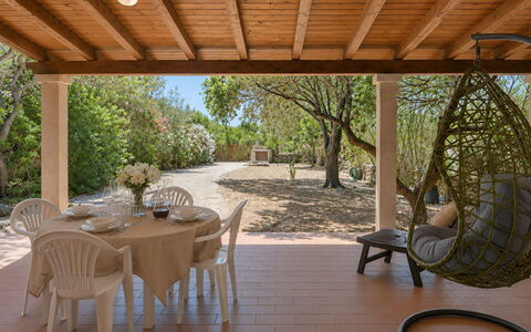 La Casa dei Nonni: Hout, Meubilair, Buitenmeubels, Schaduw, Toevlucht, Stoel, Tuin, Outdoor Structuur, Buitentafel, Eco Hotel